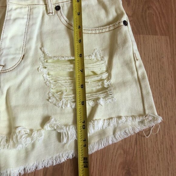 BRANDY MELVILLE Hi-Waisted Distressed Denim Shorts - Picture 4 of 7